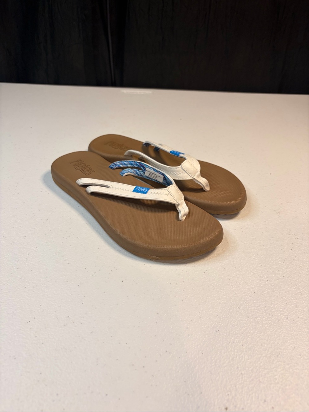NWT Reef Cushion Breeze Flip Flops White Tan Women's Sandals Size 6